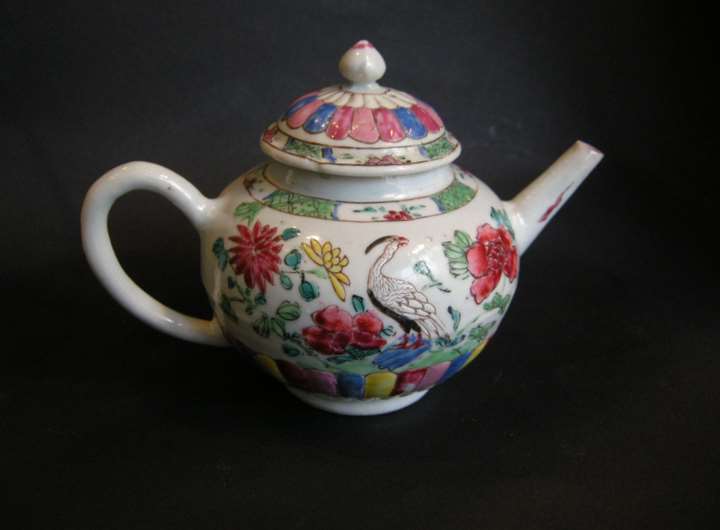 Porcelain "Famille rose" teapot decorated with birds and flowers Yongzheng period